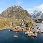 Lofoten Retreat *